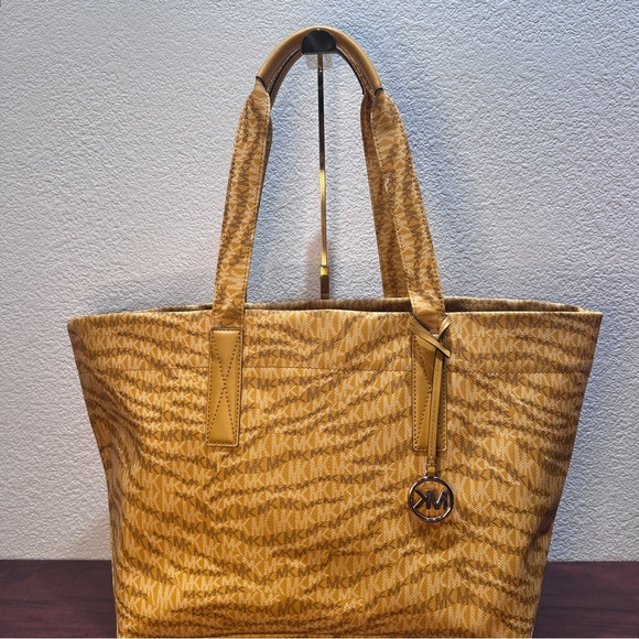 MICHAEL Michael Kors Large Logo The Michael Tote Bag‎ Marigold - Picture 10 of 10